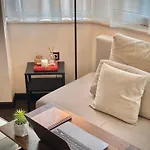 דירה Sunny & Cozy For 4 Guests & Free Parking