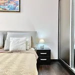 דירה Sunny & Cozy For 4 Guests & Free Parking *