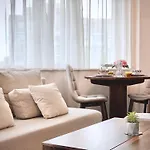 Sunny & Cozy For 4 Guests & Free Parking *