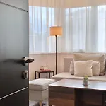 דירה Sunny & Cozy For 4 Guests & Free Parking