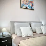 Sunny & Cozy For 4 Guests & Free Parking דירה