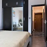 דירה Sunny & Cozy For 4 Guests & Free Parking