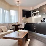 Sunny & Cozy For 4 Guests & Free Parking דירה
