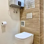 דירה Sunny & Cozy For 4 Guests & Free Parking