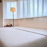 דירה Sunny & Cozy For 4 Guests & Free Parking *