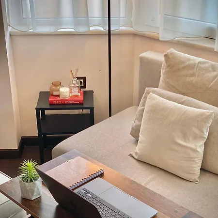 Lägenhet Sunny & Cozy For 4 Guests & Free Parking