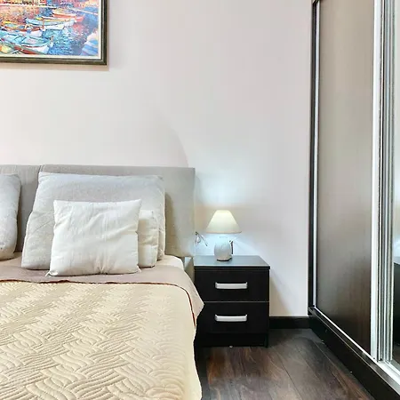 Lägenhet Sunny & Cozy For 4 Guests & Free Parking *