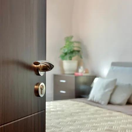 Sunny & Cozy For 4 Guests & Free Parking * Plovdiv