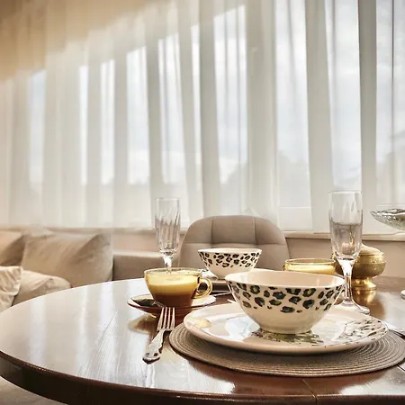 Lägenhet Sunny & Cozy For 4 Guests & Free Parking *