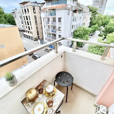 Sunny & Cozy For 4 Guests & Free Parking *