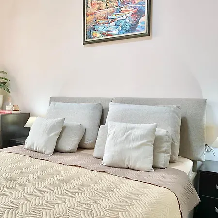 Sunny & Cozy For 4 Guests & Free Parking * Plovdiv