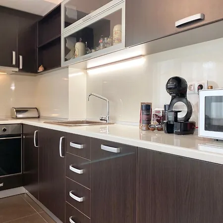 Sunny & Cozy For 4 Guests & Free Parking Plovdiv
