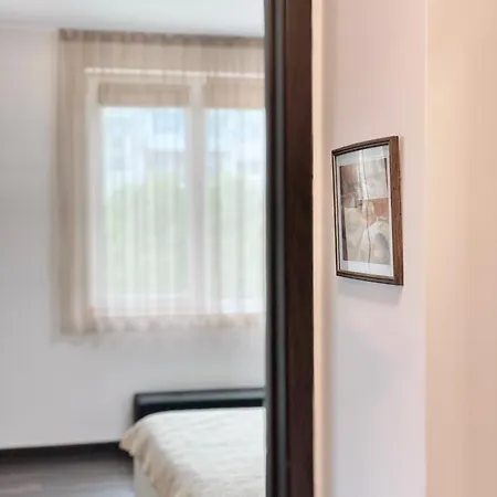Sunny & Cozy For 4 Guests & Free Parking *