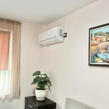 Sunny & Cozy For 4 Guests & Free Parking Lägenhet *