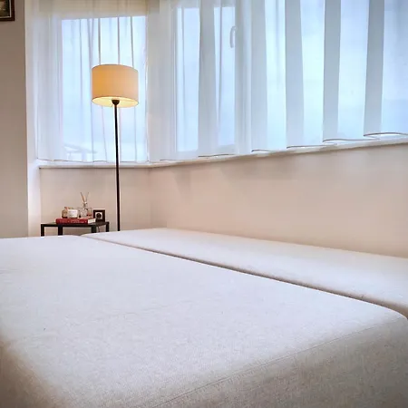 Lägenhet Sunny & Cozy For 4 Guests & Free Parking *
