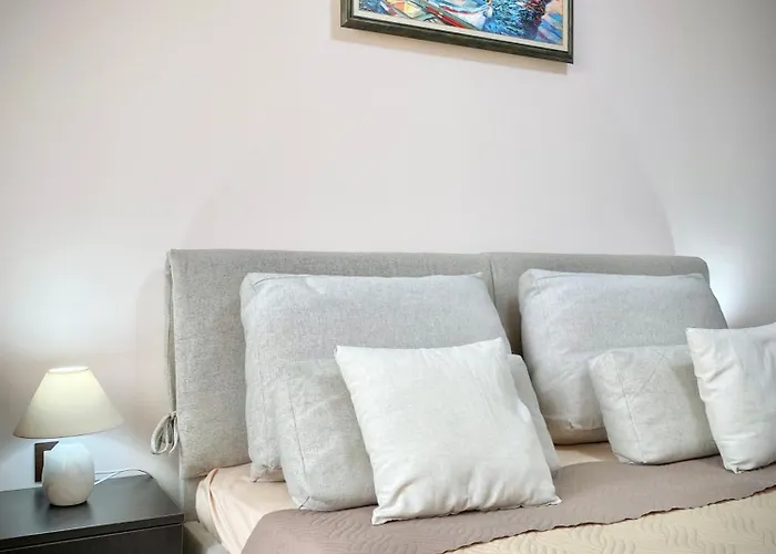 Sunny & Cozy For 4 Guests & Free Parking Daire