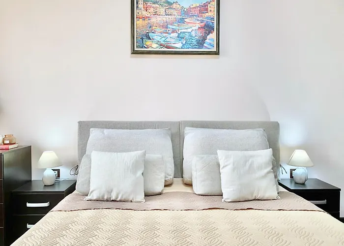 Sunny & Cozy For 4 Guests & Free Parking Daire