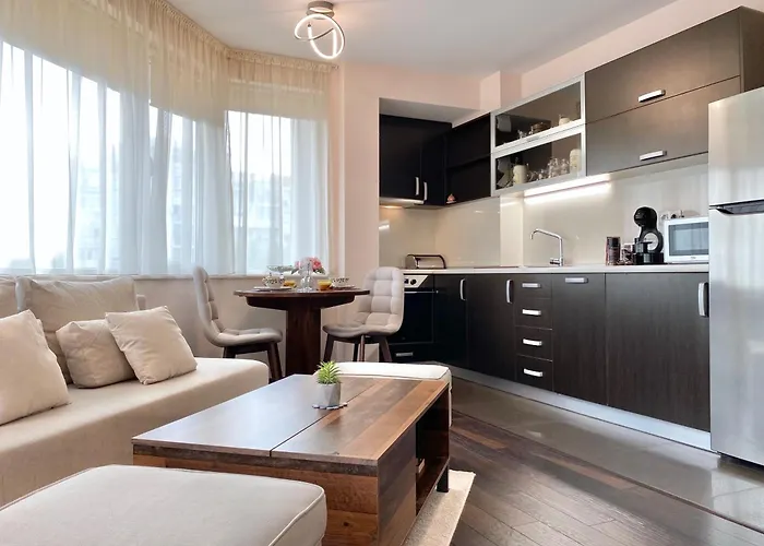 Sunny & Cozy For 4 Guests & Free Parking Daire