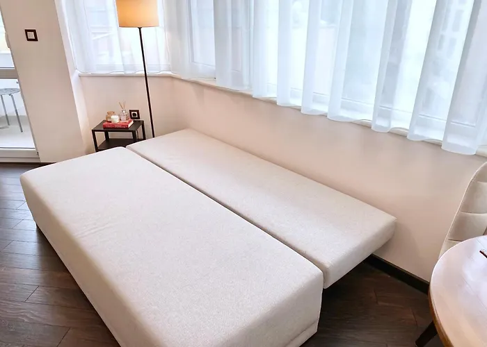 Daire Sunny & Cozy For 4 Guests & Free Parking *