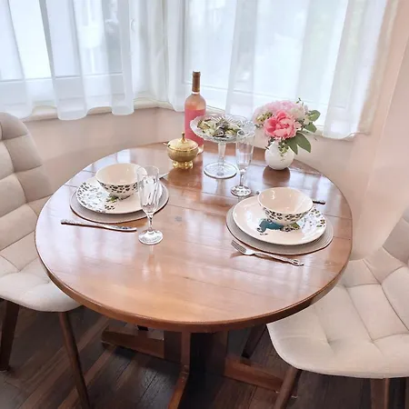 Sunny & Cozy For 4 Guests *
