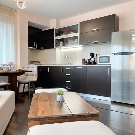 Sunny & Cozy For 4 Guests & Free Parking 아파트 플로브디프