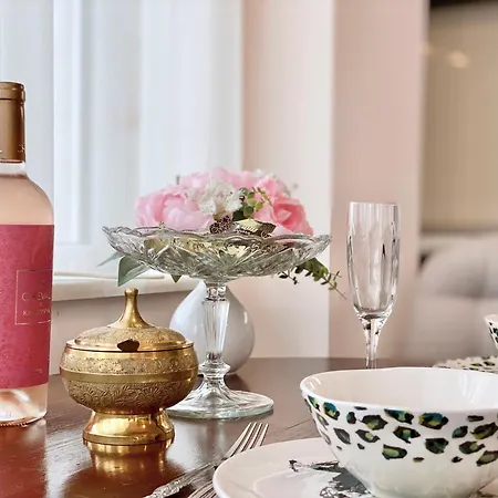 Sunny & Cozy For 4 Guests & Free Parking 플로브디프