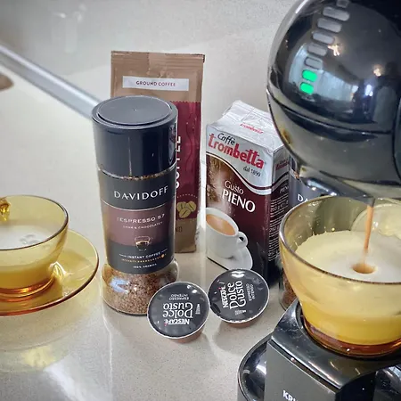 Sunny & Cozy For 4 Guests & Free Parking 아파트 플로브디프