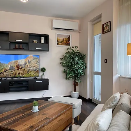 Sunny & Cozy For 4 Guests & Free Parking 아파트