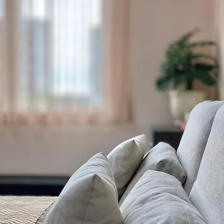 Sunny & Cozy For 4 Guests