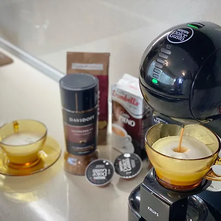 Sunny & Cozy For 4 Guests & Free Parking 아파트 *