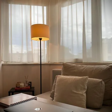 Sunny & Cozy For 4 Guests & Free Parking *