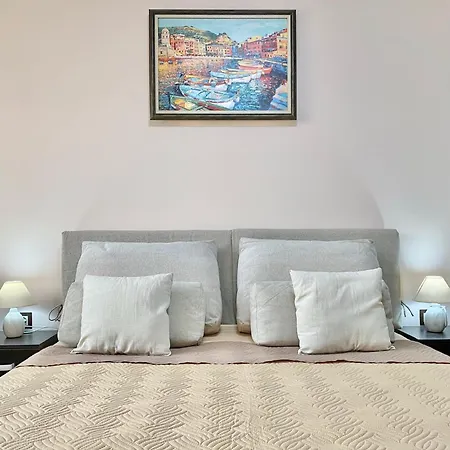 Sunny & Cozy For 4 Guests & Free Parking Apartment *