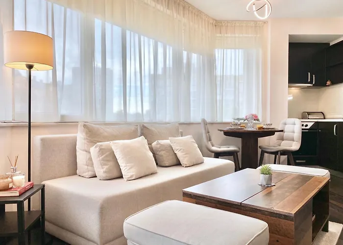 Apartment Sunny & Cozy For 4 Guests & Free Parking