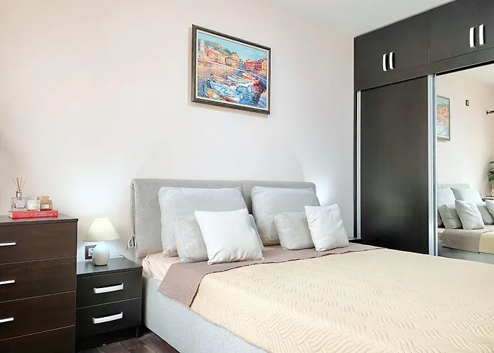 Sunny & Cozy For 4 Guests & Free Parking Apartment Plovdiv