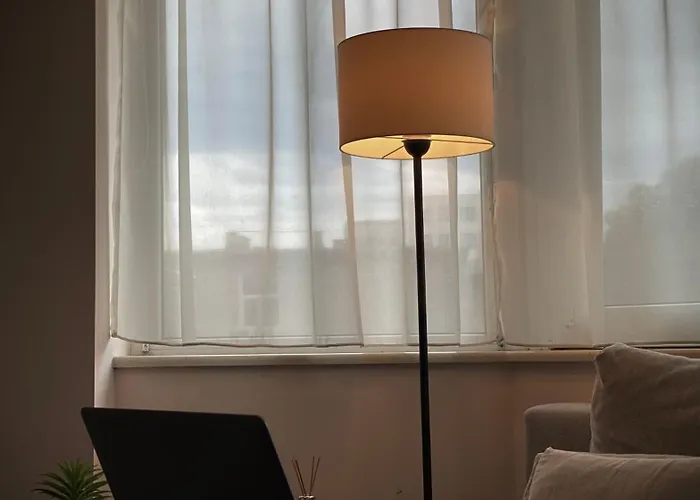 Sunny & Cozy For 4 Guests & Free Parking *