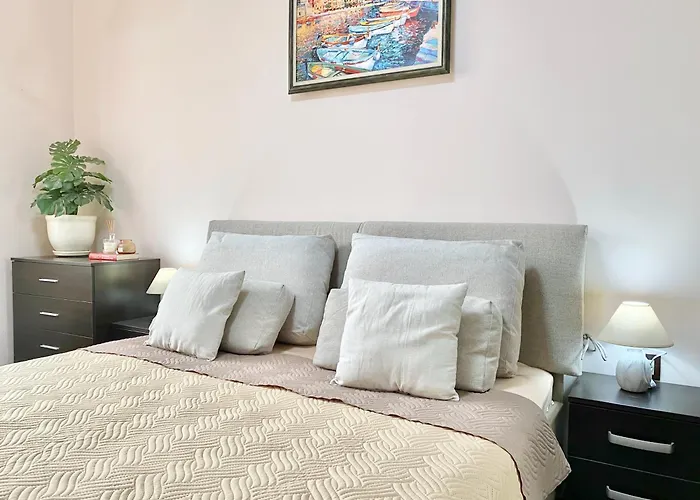 Sunny & Cozy For 4 Guests & Free Parking * 普罗夫迪夫