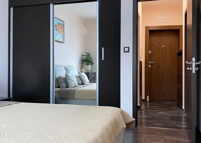 Apartment Sunny & Cozy For 4 Guests & Free Parking