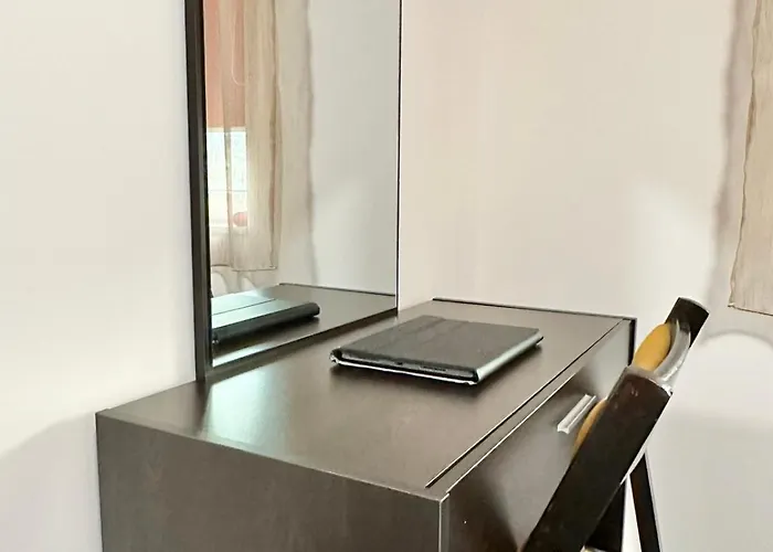 Sunny & Cozy For 4 Guests & Free Parking Apartment