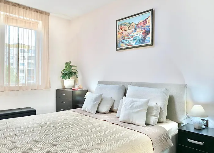 Apartment Sunny & Cozy For 4 Guests & Free Parking Plovdiv