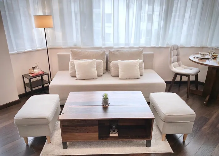 Sunny & Cozy For 4 Guests & Free Parking