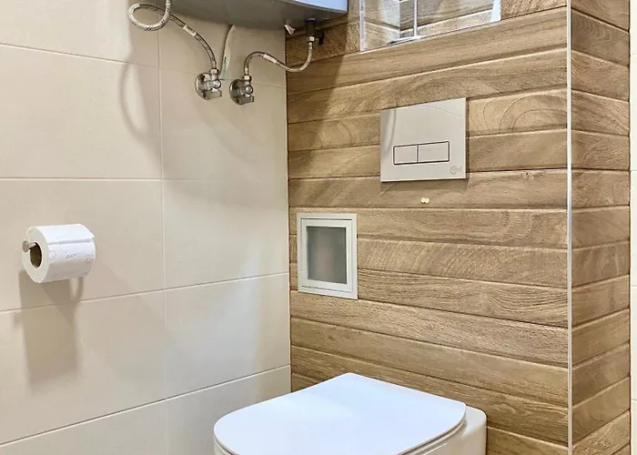 Apartment Sunny & Cozy For 4 Guests & Free Parking