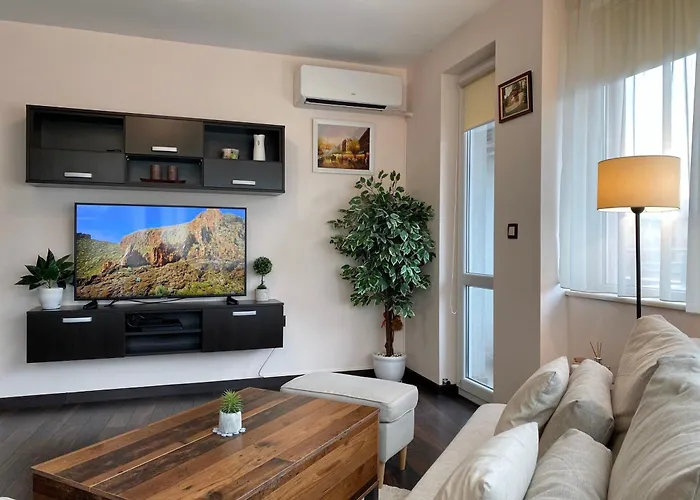 Sunny & Cozy For 4 Guests & Free Parking 公寓