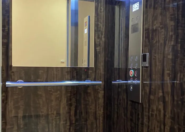 Sunny & Cozy For 4 Guests & Free Parking *