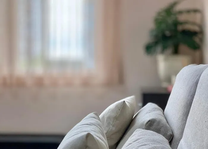 Sunny & Cozy For 4 Guests & Free Parking