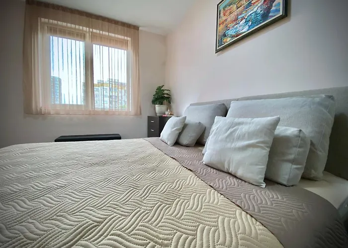 Apartment Sunny & Cozy For 4 Guests & Free Parking Plovdiv