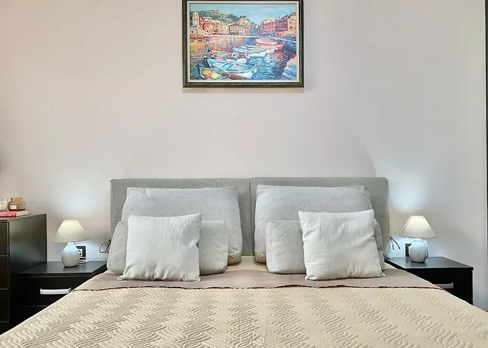 Sunny & Cozy For 4 Guests & Free Parking 公寓 *